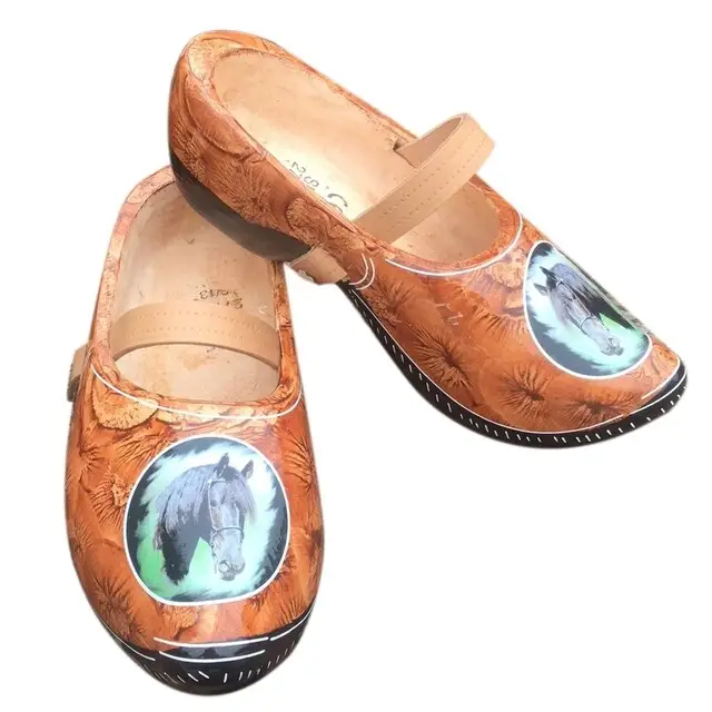 Koop Online Scherjon Tripklompen Bruin met Fries Paard Maat 42,5/43