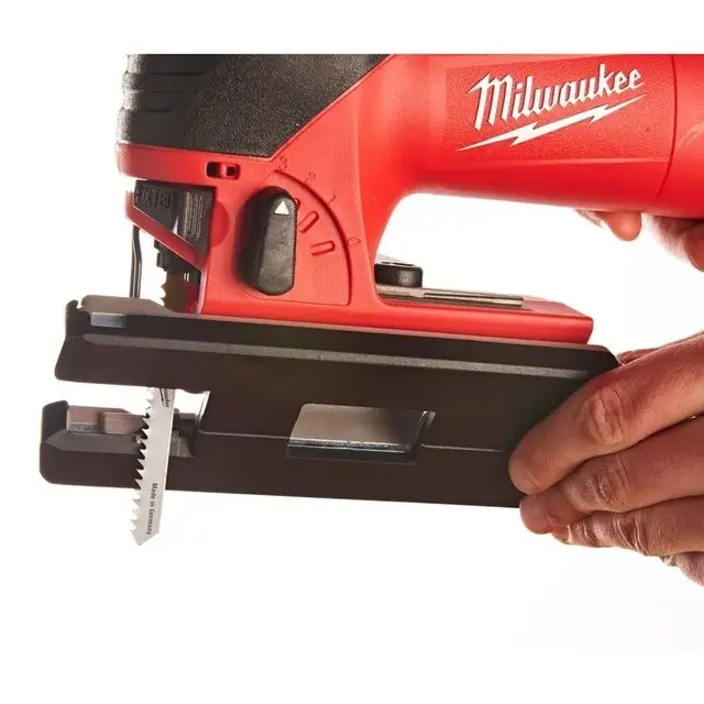 Milwaukee Decoupeerzaagmachine 710 Watt AVS Direct Beschikbaar